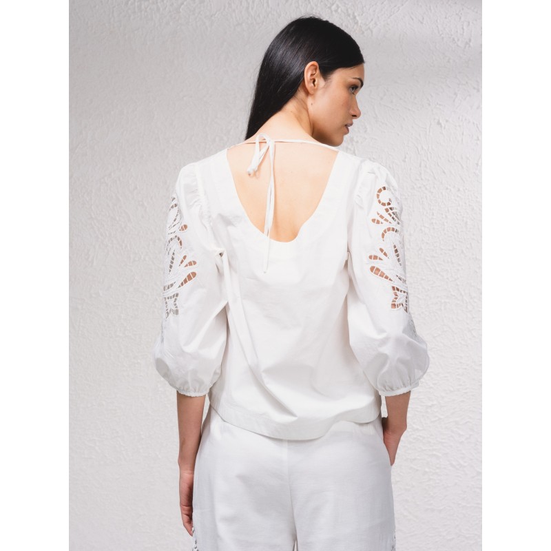 BLUSA BLANCA GUIPUR EN MANGAS