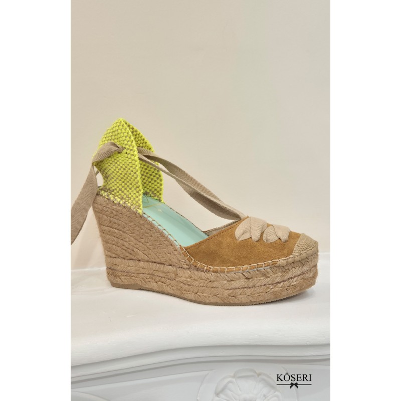 ALPARGATA CAMEL Y AMARILLA CUÑA ALTA by STAR LOVE