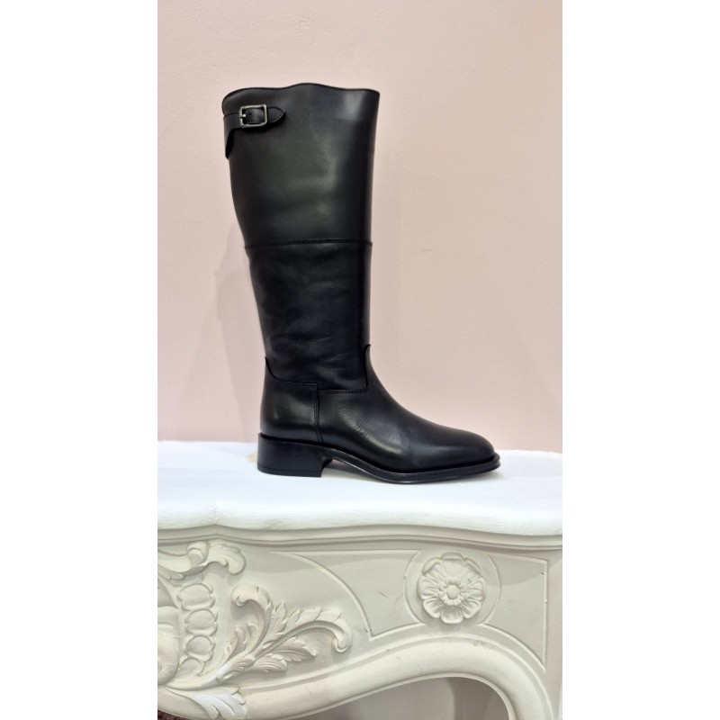 BOTA PIEL NEGRA TACÓN BAJO