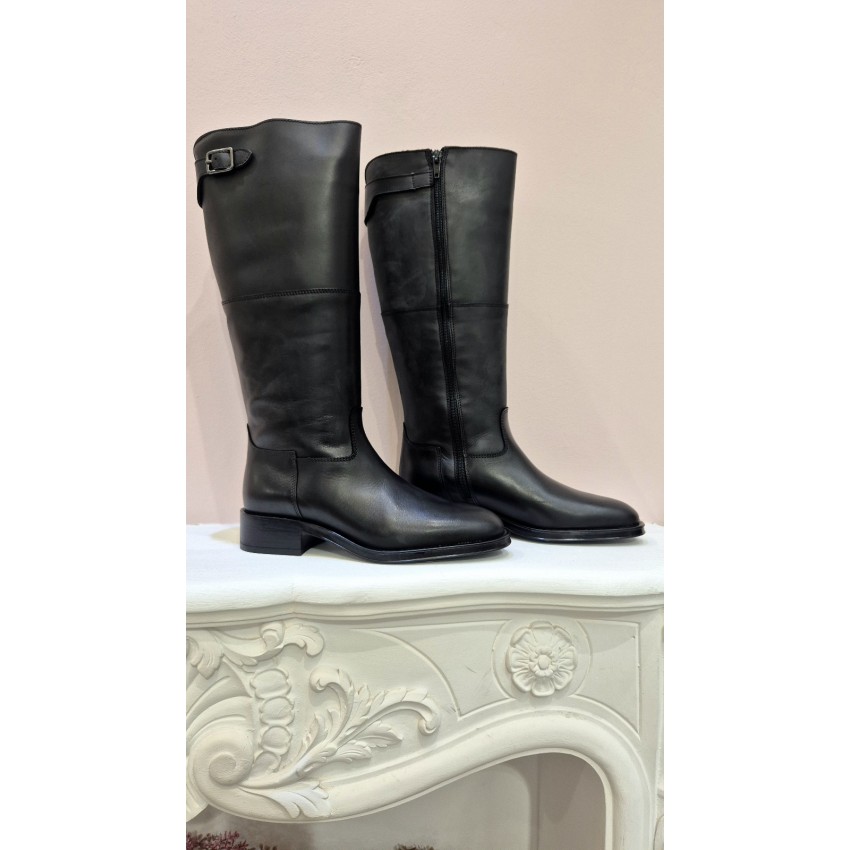 BOTA PIEL NEGRA TACÓN BAJO