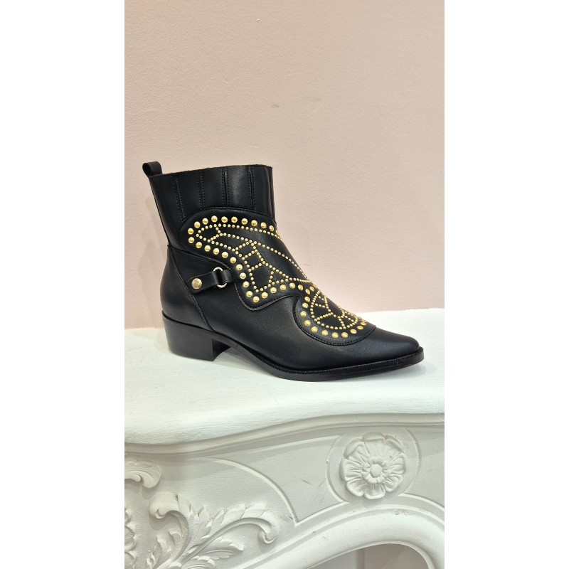 BOTÍN PIEL NEGRO MARIPOSA Y TACHAS