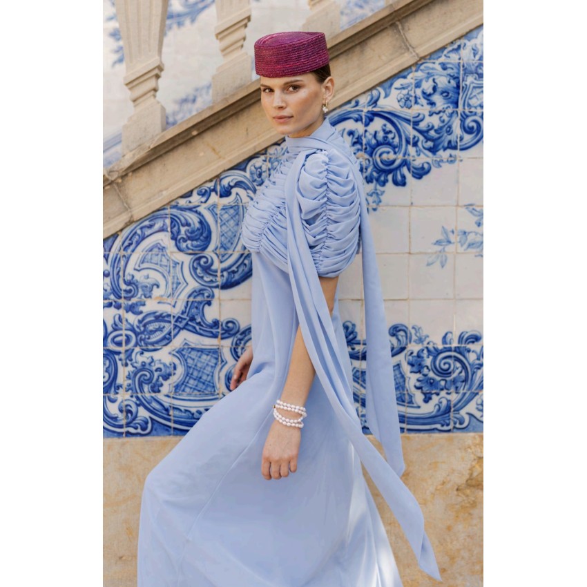 VESTIDO AZUL CON CAPELINA FRUNCIDA