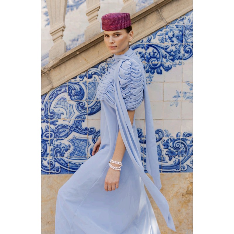 VESTIDO AZUL CON CAPELINA FRUNCIDA