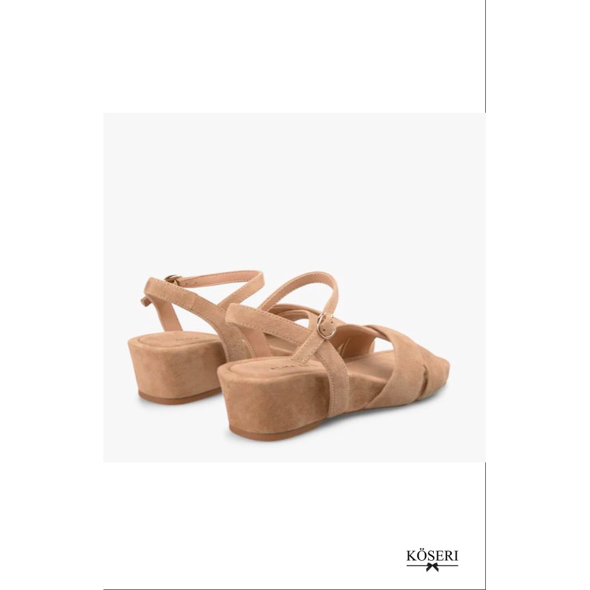 SANDALIA TIRAS CRUZADAS MARRON