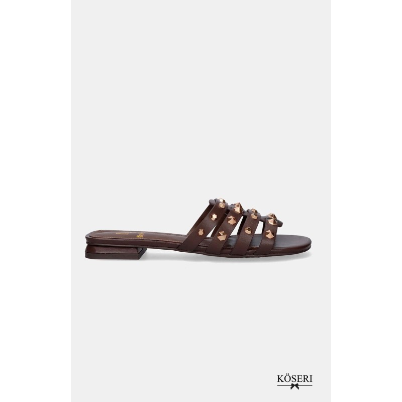 SANDALIA PLANA TACHAS ROMA MARRON