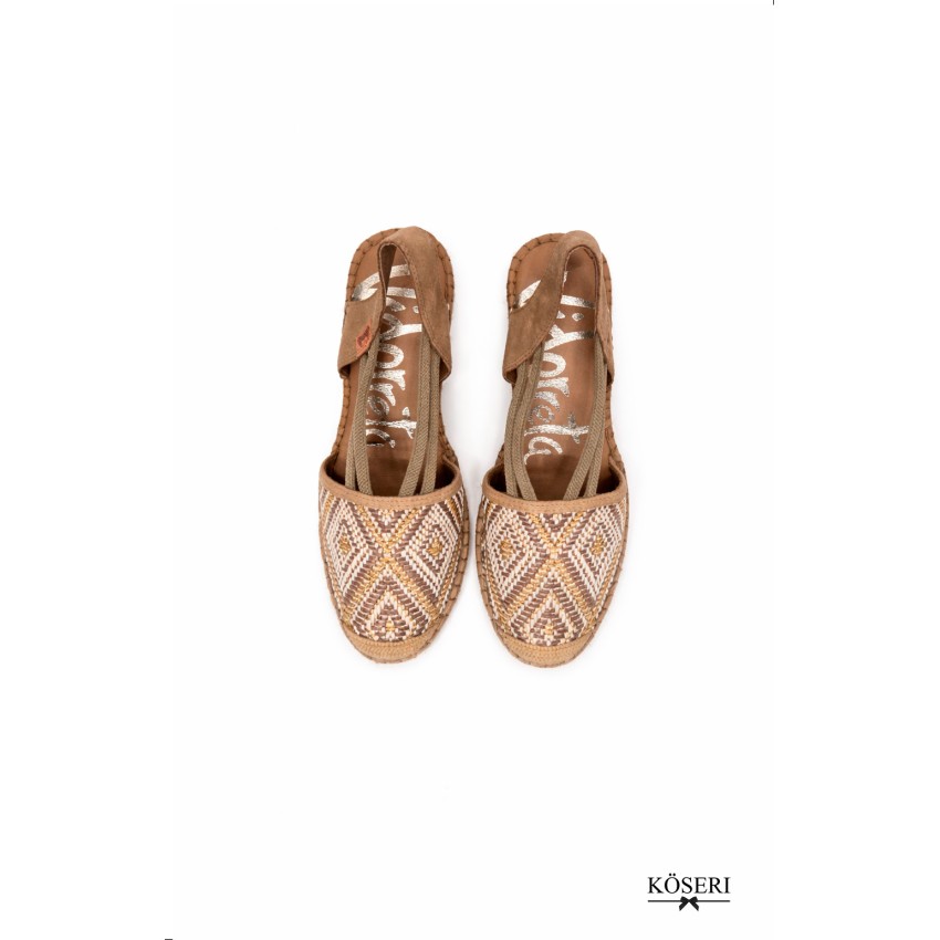 ALPARGATA CERRADA DAISY BEIGE