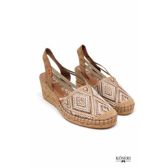 ALPARGATA CERRADA DAISY BEIGE