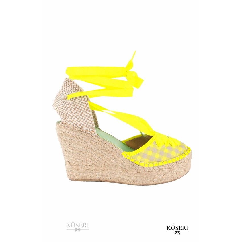 ALPARGATA AMARILLA CUÑA ALTA CON CUADROS VICHY STAR LOVE, MERIDIAN 21