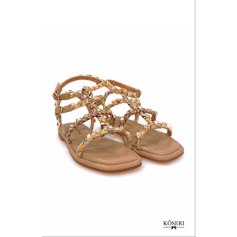 SANDALIA PLANA CON PULSERA MULTICOLOR