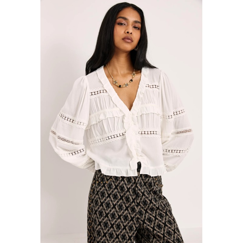 BLUSA VOLANTES Y CALADOS PASAMANERÍA - BLANCO