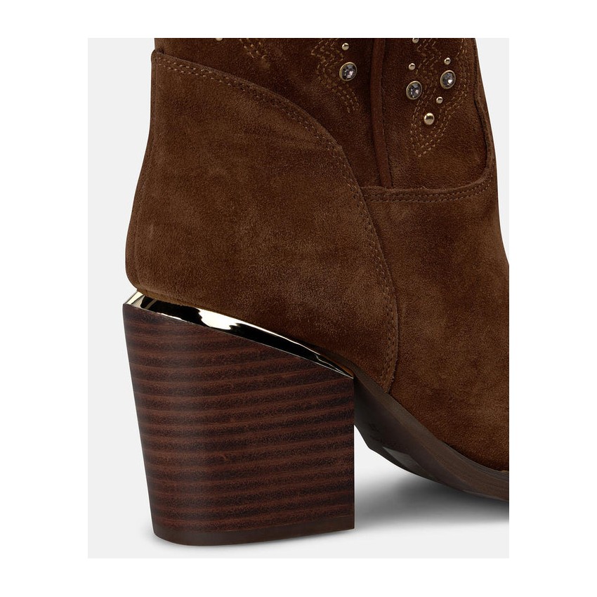 BOTA COWBOY SERRAJE MARRÓN Y TACHAS CON TACÓN