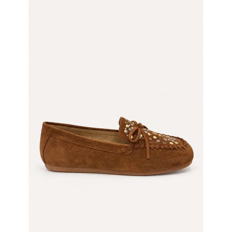 MOCASÍN DE ANTE CON TACHAS METÁLICAS