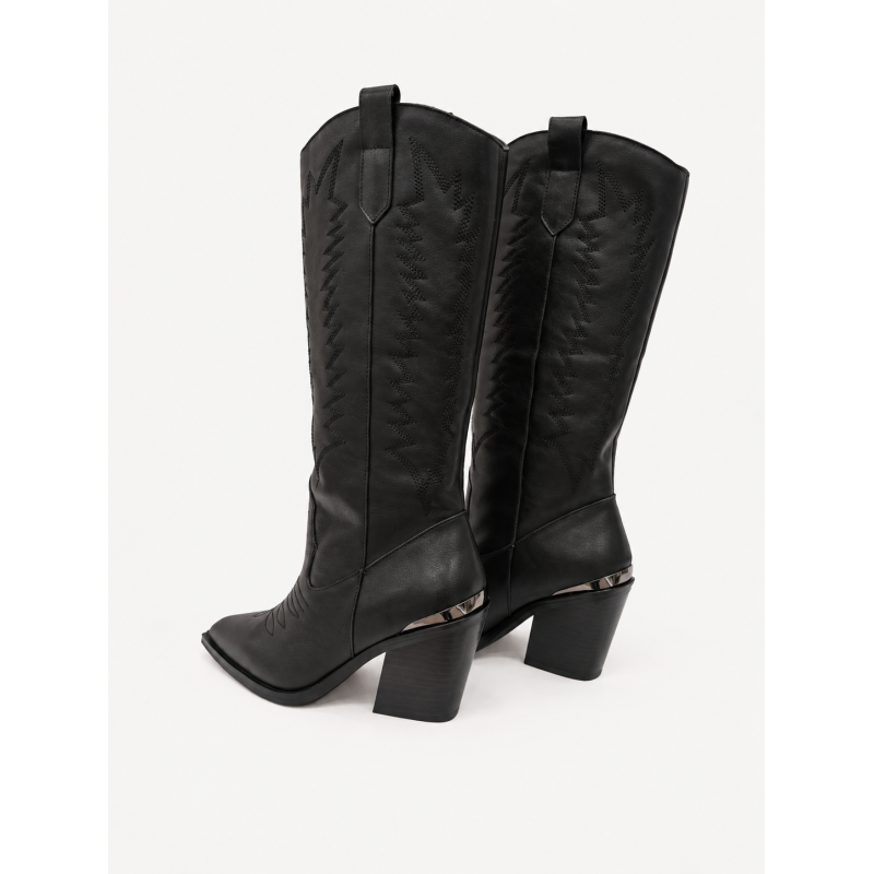 BOTA COWBOY PIEL NEGRA GRABADOS Y TACÓN