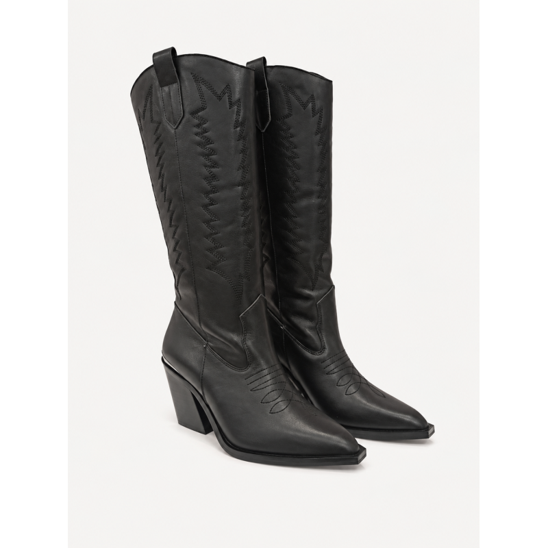BOTA COWBOY PIEL NEGRA GRABADOS Y TACÓN