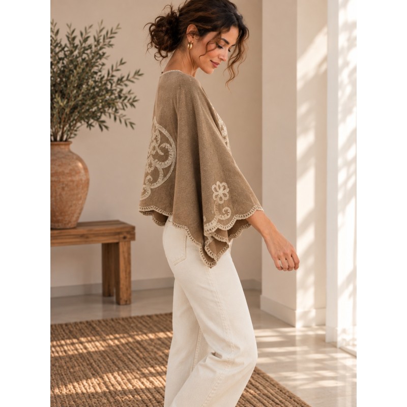 PONCHO BORADO CAMEL