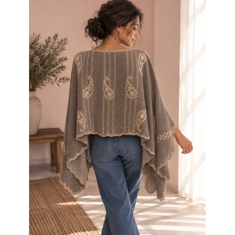 PONCHO BORADO MARRON