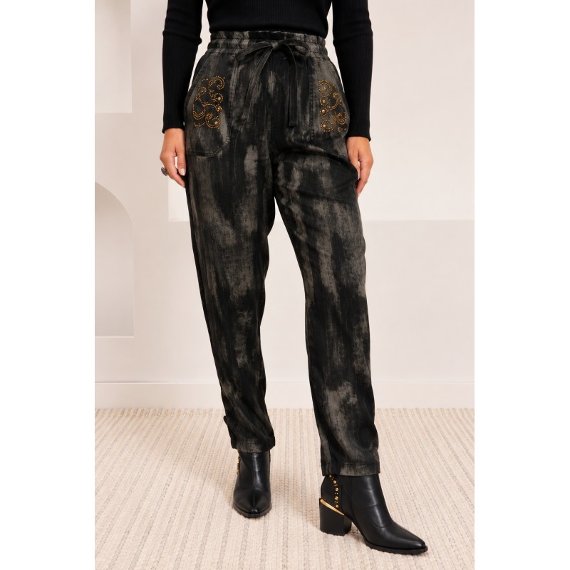 PANTALÓN LAZADA TACHUELAS - NEGRO