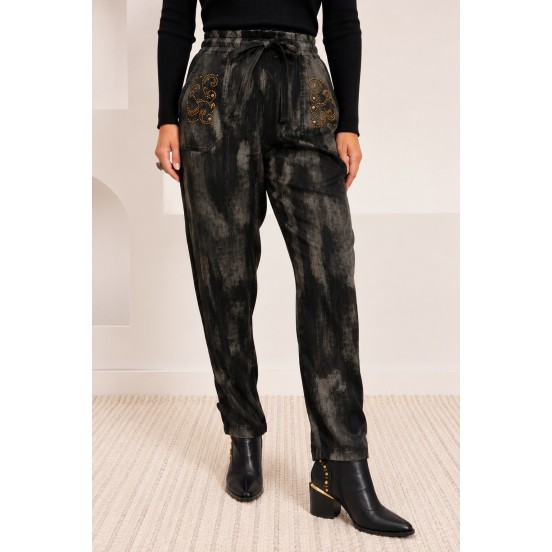 PANTALÓN LAZADA TACHUELAS - NEGRO